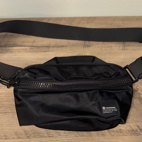 Lululemon Athletica Black Travel Belt Bag - Picture 3 of 12